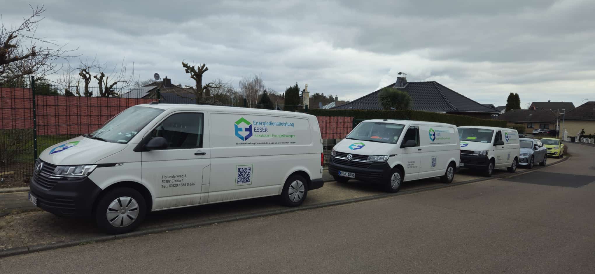Drei Esser Vans Geparkt